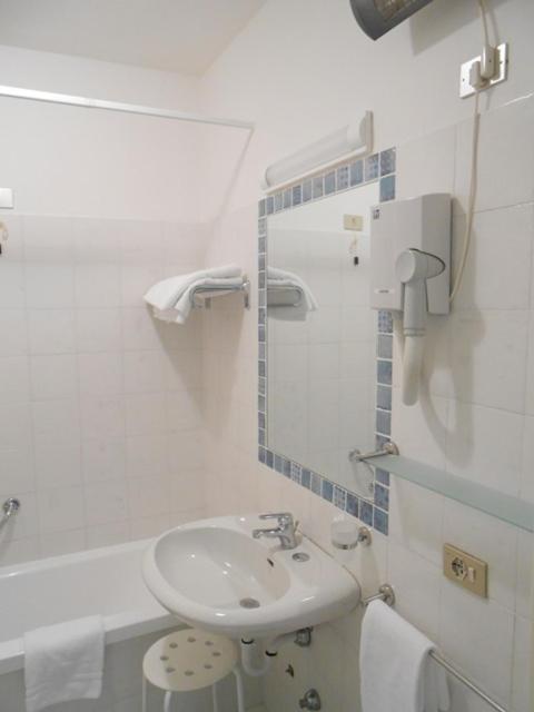 Residence San Luigi Лимоне сул Гарда Екстериор снимка